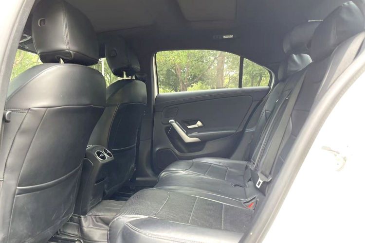 奔驰A级 2019款 改款 A 180 L 运动轿车中控内饰7004