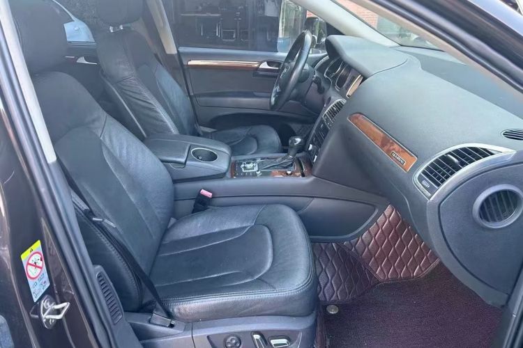 奥迪Q7 2014款 35 TFSI 进取型中控内饰7004