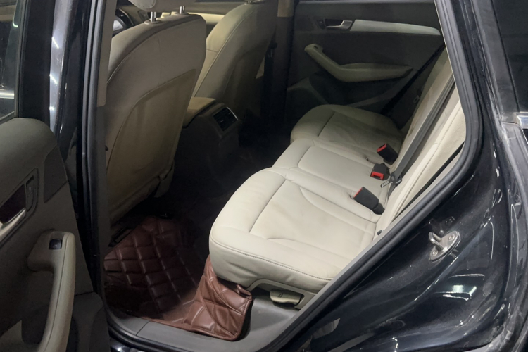 奥迪Q5 2011款 2.0TFSI 技术型中控内饰7002