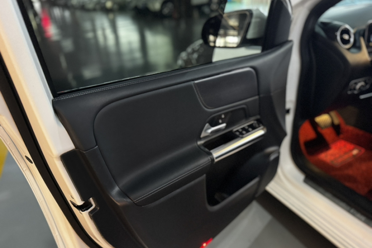 奔驰B级 2020款 B 200 动感型中控内饰7007