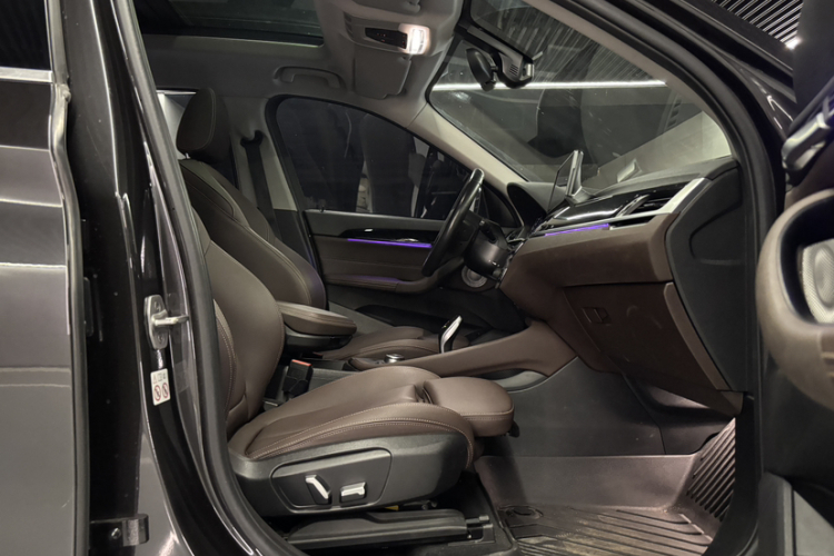 宝马X1 2021款 sDrive25Li 领先型中控内饰7010