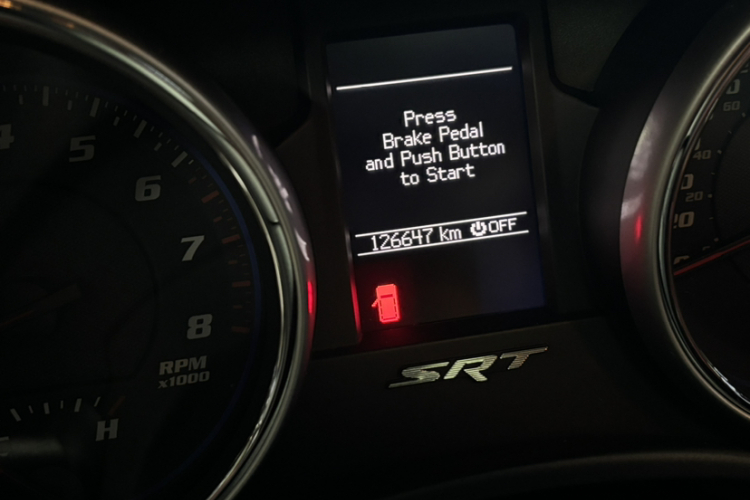 Jeep 大切诺基 SRT 2013款 6.4L SRT8 炫黑版中控内饰15