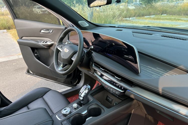 凯迪拉克XT4 2024款 28T 两驱尊贵型局部细节18