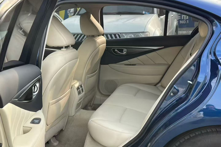 英菲尼迪Q50L 2015款 2.0T 舒适版中控内饰7004