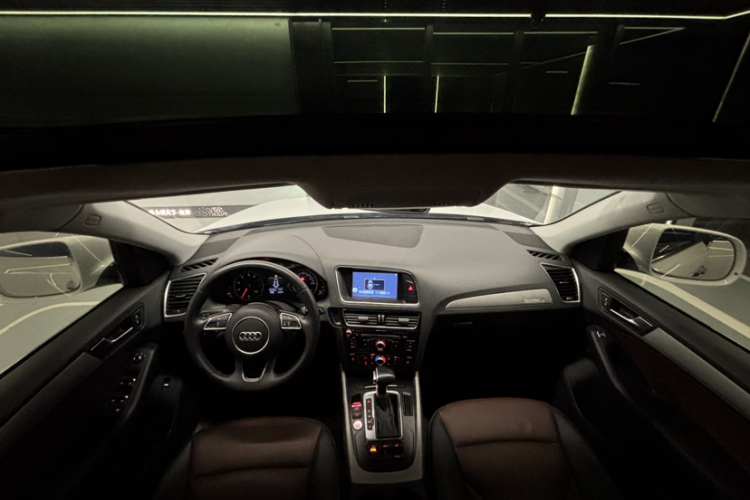 奥迪Q5 2017款 Plus 40 TFSI 进取型中控内饰7011