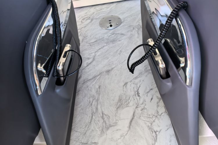 奔驰V级 2024款 V 300 L 长轴距尊贵版中控内饰7014