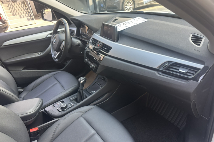 宝马X1 2019款 sDrive20Li 领先型中控内饰7011