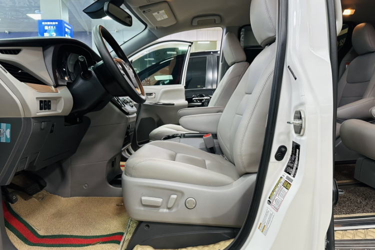 丰田Sienna（平行进口）中控内饰7002