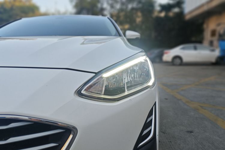 福特 福克斯 2019款 三厢 1.5L 手动锋跃型 国V车身外观6005