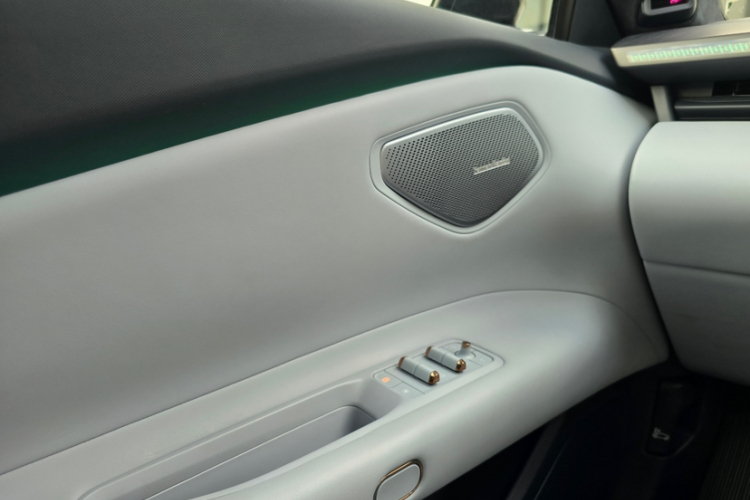 领克Z10 2024款 95kWh 702km四驱智驾Ultra中控内饰7008