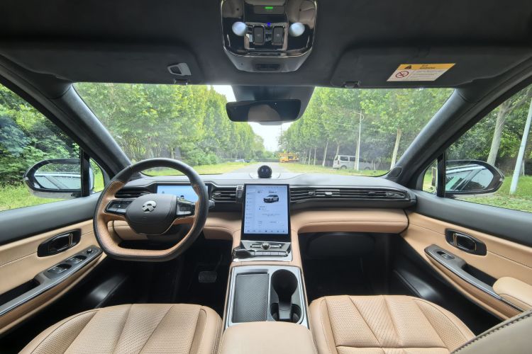 蔚来ES8 2022款 100kWh 签名版 七座中控内饰7009