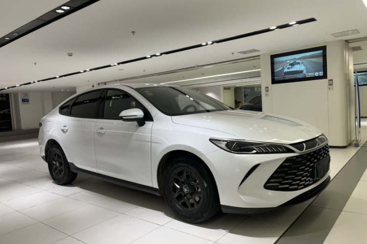 比亚迪 秦PLUS 2025款 DM-i 智驾版 55KM领先型车身外观6001