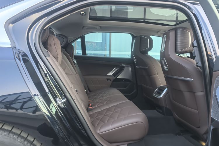 宝马7系 2023款 740Li 领先型 M运动套装中控内饰7009