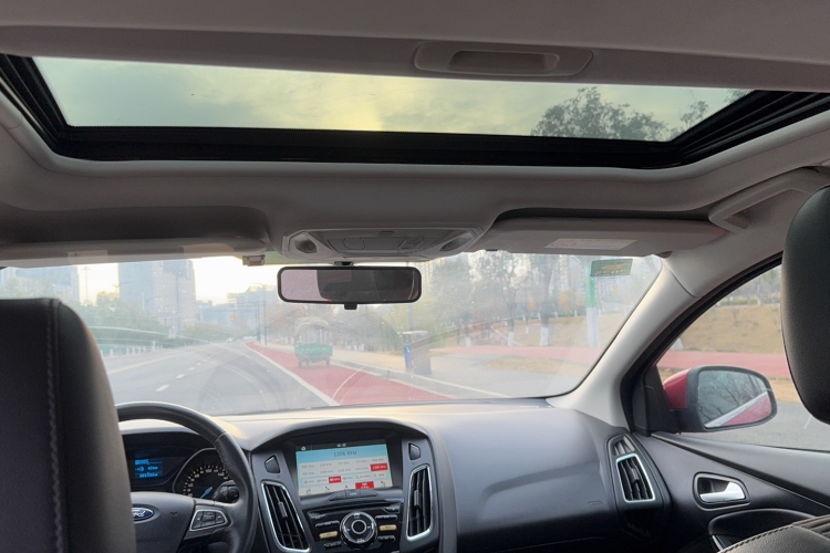 福特 福克斯 2017款 三厢 1.6L 自动风尚型智行版局部细节22