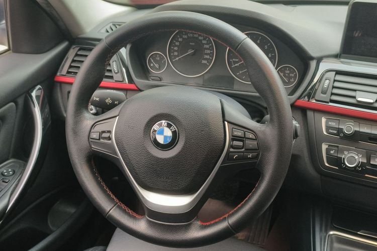 宝马3系 2015款 316i 运动设计套装局部细节13