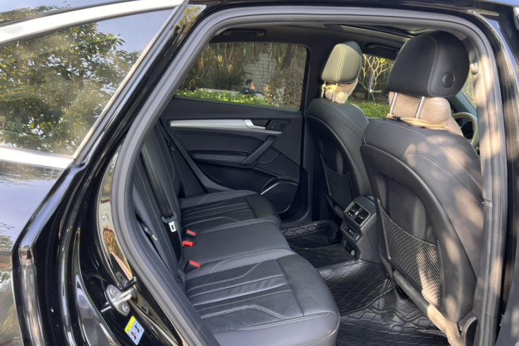 奥迪Q5L Sportback 2021款 40 TFSI 时尚型中控内饰7001