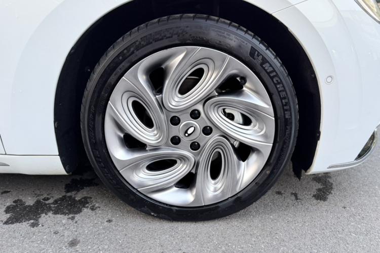 欧拉闪电猫 2022款 555km 尊贵版车身外观6007