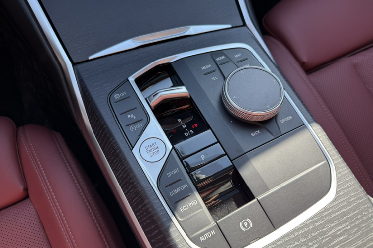 宝马3系 2025款 325Li M运动套装中控内饰7003