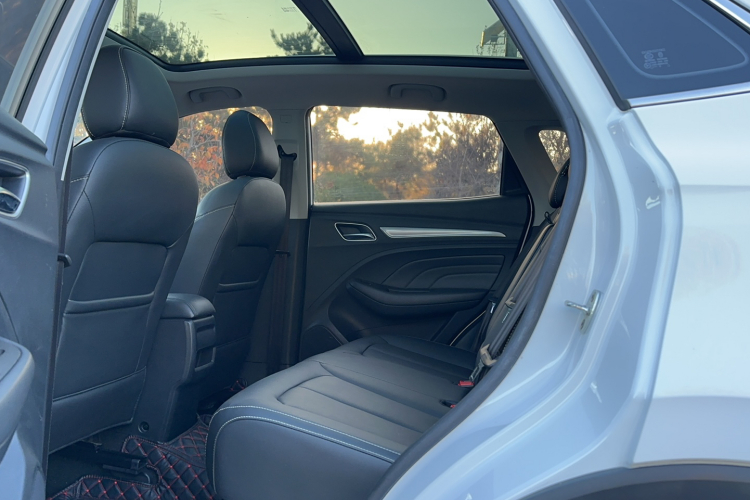 荣威RX3 2018款 1.6L 手动旗舰版中控内饰7006