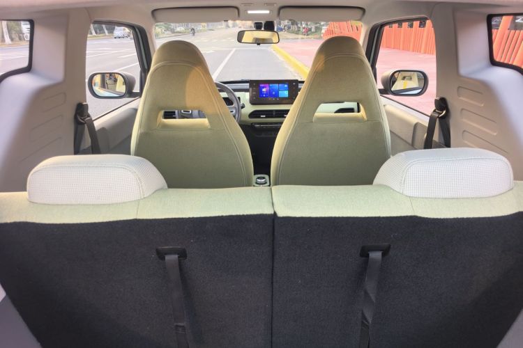 吉利银河 2024款 熊猫mini 200km 耐力熊中控内饰7005