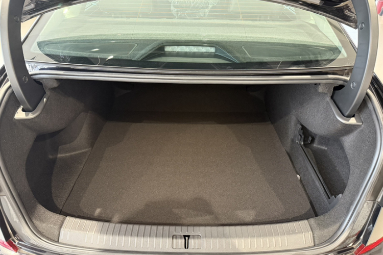 大众 帕萨特 2025款 出众款 380TSI 星空龙耀版中控内饰7004