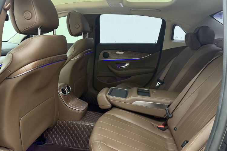 奔驰E级 2023款 改款 E 300 L 时尚型中控内饰7006