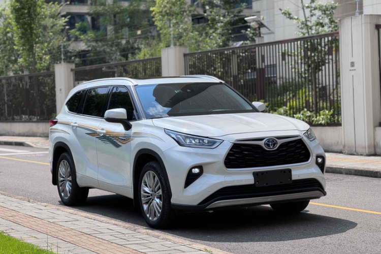 丰田 汉兰达 2022款 双擎 2.5L 四驱尊贵版 7座车身外观6002