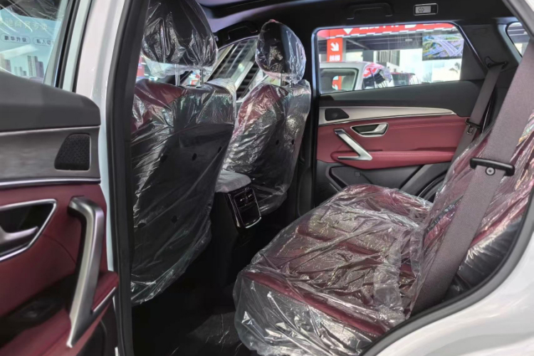 捷途X70 PLUS 2025款 1.5T CVT旗舰PRO 5座中控内饰7004