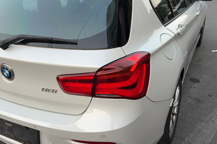 宝马1系(进口) 2016款 118i 领先型局部细节9001