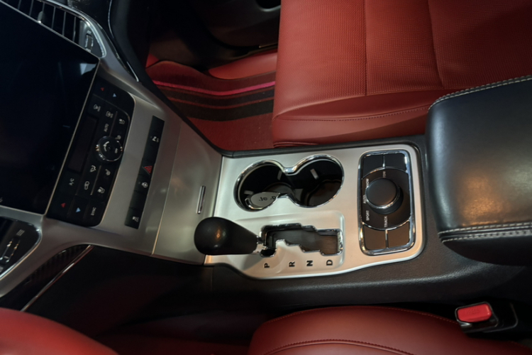 Jeep 大切诺基 SRT 2013款 6.4L SRT8 炫黑版车身外观6005