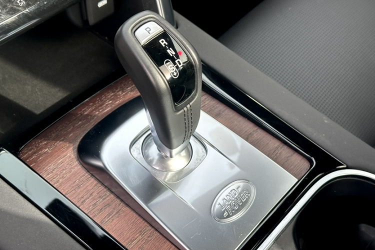 路虎 发现运动版 2020款 249PS R-Dynamic 性能科技版 5座局部细节18