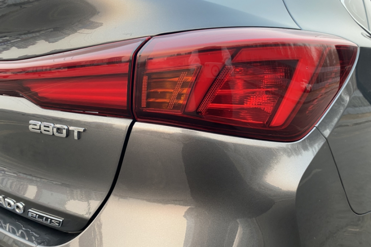 长安 逸动 2022款 PLUS 蓝鲸NE 1.4T GDI DCT尊贵版局部细节9006