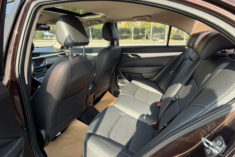 吉利汽车 帝豪 2018款 1.5L 手动向上互联版中控内饰7001