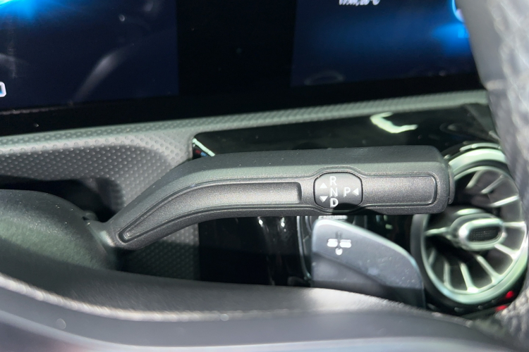 奔驰A级 2020款 A 200 L 运动轿车局部细节18