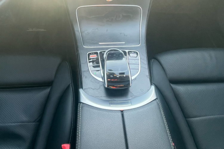 奔驰C级 2018款 C 180 L 时尚型运动版中控内饰7005