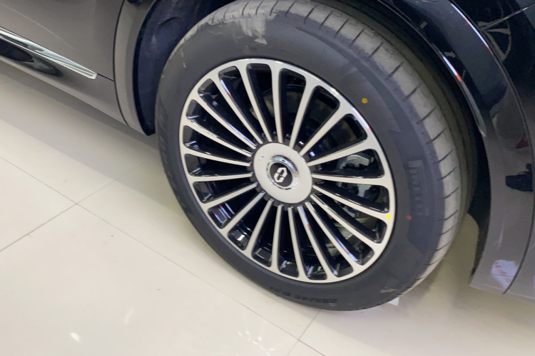 鸿蒙智行 问界M8 2025款 增程 Max+版 53.4kWh 6座版车身外观6005