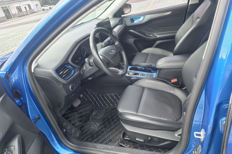 福特 福克斯 2020款 三厢 EcoBoost 180 自动锋耀型中控内饰7001