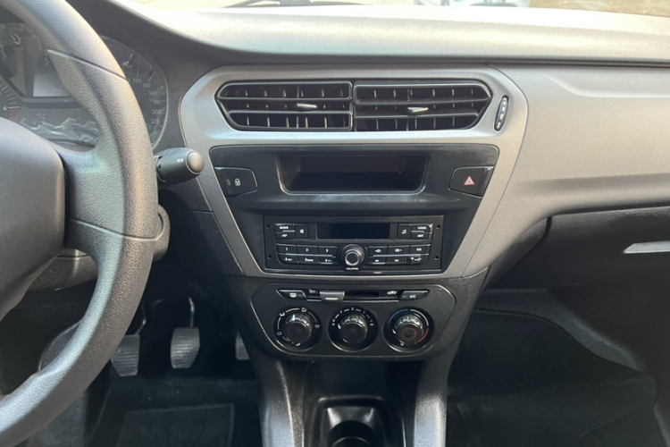 雪铁龙 爱丽舍 2016款 1.6L 手动时尚型局部细节16