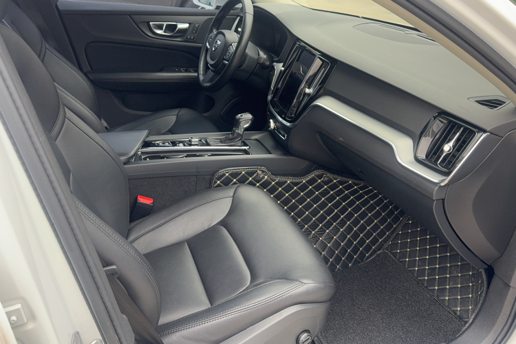 沃尔沃S60 2020款 T3 智行豪华版中控内饰7001