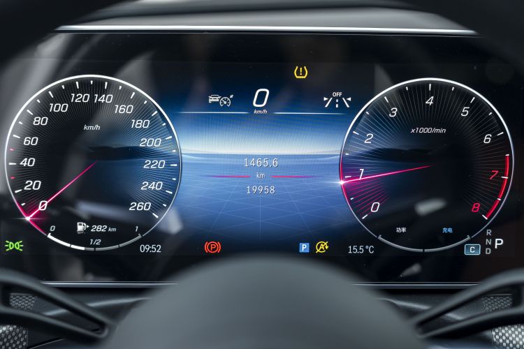 奔驰C级 2023款 改款 C 200 L 运动版中控内饰15