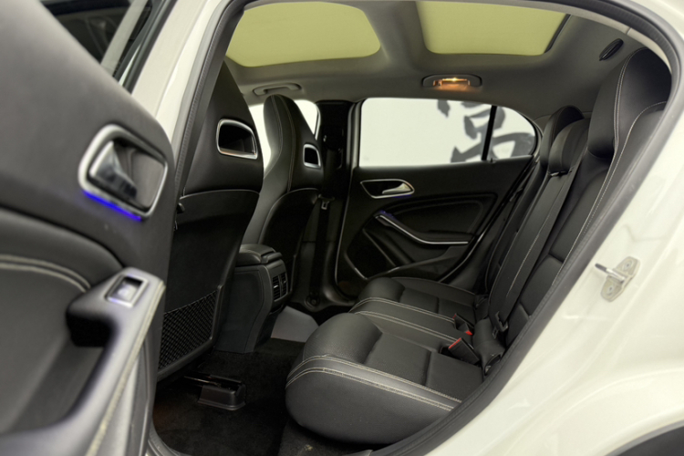 奔驰GLA 2019款 GLA 200 动感型中控内饰7002