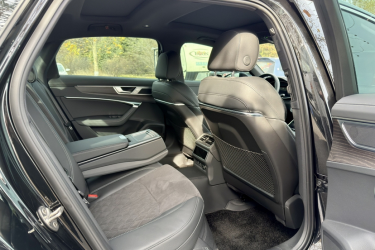 奥迪A6L 2023款 改款 55 TFSI quattro 尊享动感型中控内饰7002