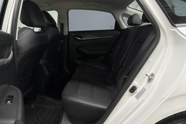 长安 逸动 2022款 PLUS 1.6L GDI CVT精英型中控内饰7008