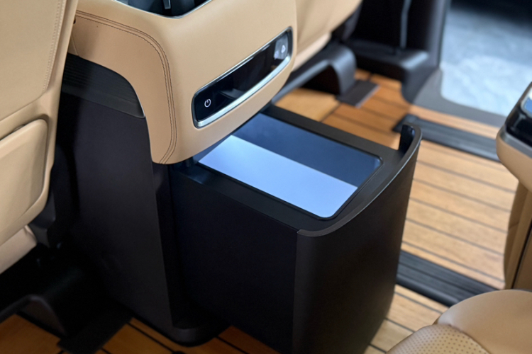 腾势D9 2024款 DM-i 980 四驱尊荣型中控内饰7007