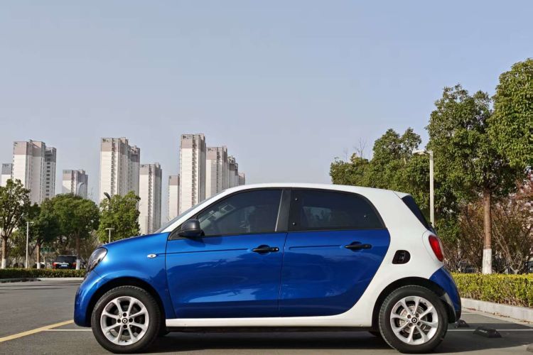 smart forfour 2018款 1.0L 52千瓦灵动版车身外观6006