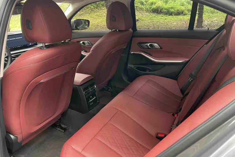 宝马3系 2024款 325i M运动套装中控内饰7008