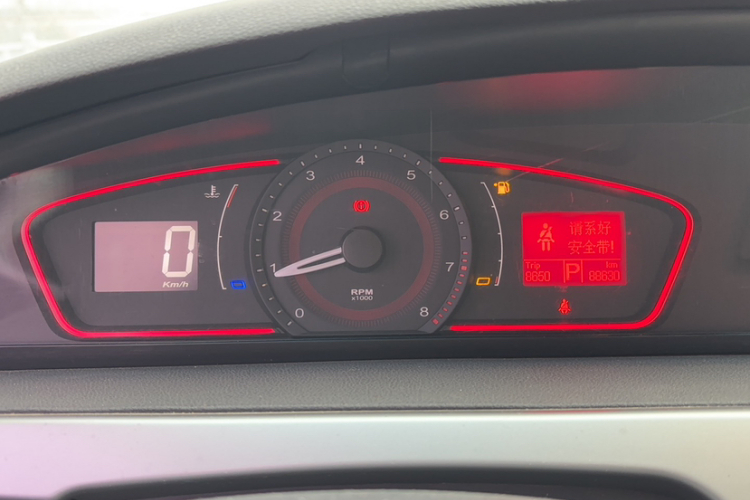 荣威550 2013款 经典版 550 1.8L 自动风尚型中控内饰15