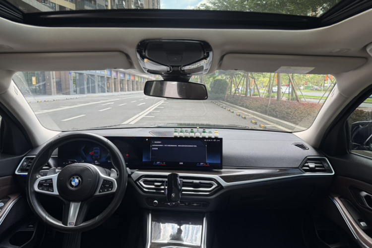 宝马3系 2023款 325Li M运动套装中控内饰7009