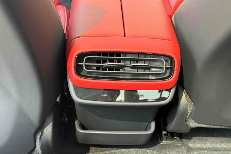 小米汽车 小米SU7 2024款 四驱超长续航高阶智驾Max版中控内饰7005