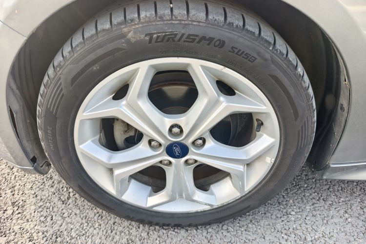 福特 福克斯 2012款 两厢 2.0L 手动豪华运动型车身外观6004